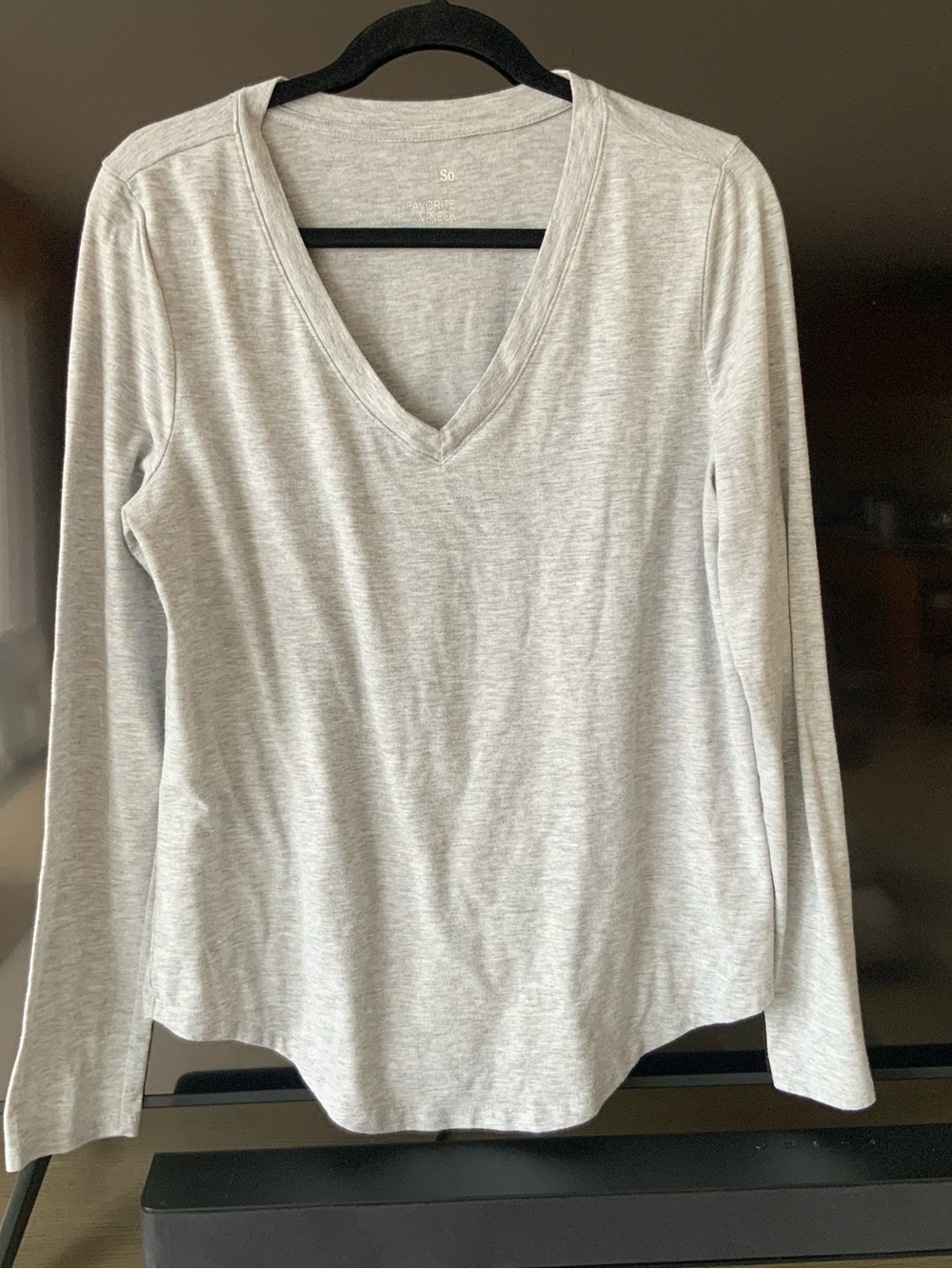 SO Light Gray V Neck Size Large